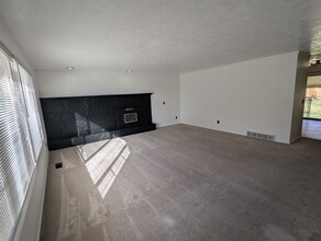 2820 N 450 E in Ogden, UT - Foto de edificio - Building Photo