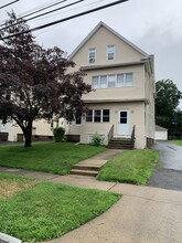 135 S Highland St, Unit 3rd floor in West Hartford, CT - Foto de edificio - Building Photo