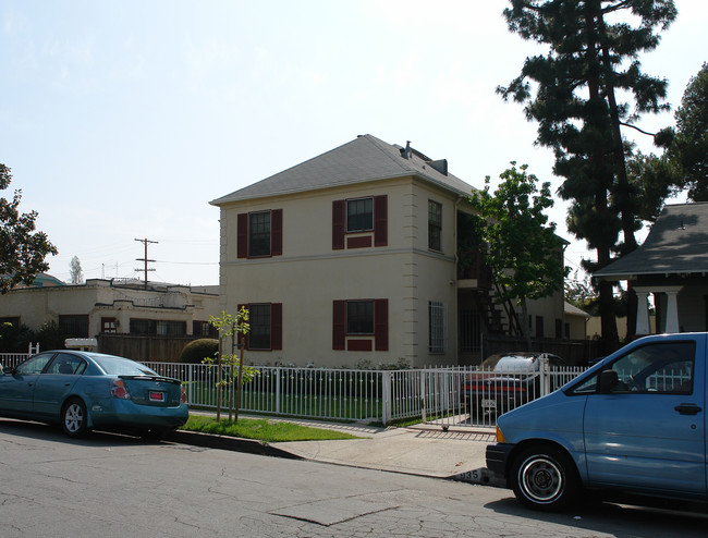 927-931 N Hobart Blvd in Los Angeles, CA - Building Photo - Building Photo