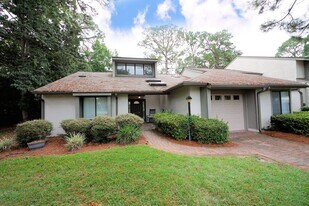 120 Gleneagles Dr in Niceville, FL - Building Photo
