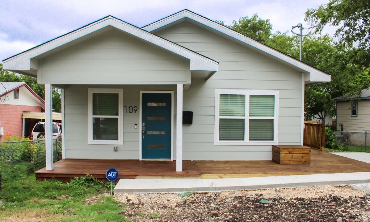 109 Shenandoah St in San Antonio, TX - Building Photo