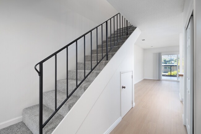 Ocean View Terrace Apartments in Oceanside, CA - Building Photo - Interior Photo