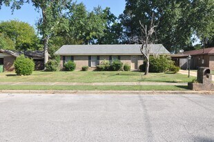 2737 S Wallace Dr in Montgomery, AL - Building Photo