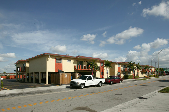 1225 W 30th St in Hialeah, FL - Building Photo - Building Photo