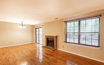 8 Regent Ct in Medford, NJ - Building Photo - Building Photo