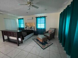 12840 SW 11th Pl in Davie, FL - Building Photo