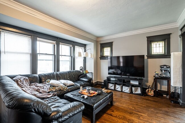 property at 1829 E Kenwood Blvd