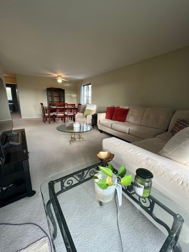 1 Echo Ct, Unit 12 in Vernon Hills, IL - Building Photo - Building Photo