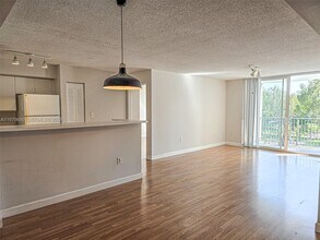 4350 NW 107th Ave in Miami, FL - Building Photo - Building Photo