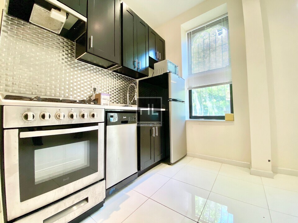 961 Columbus Ave-Unit -1A in New York, NY - Building Photo