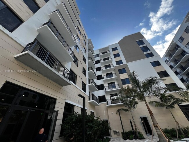 18412 Homestead Ave, Unit 532 in Miami, FL - Foto de edificio - Building Photo