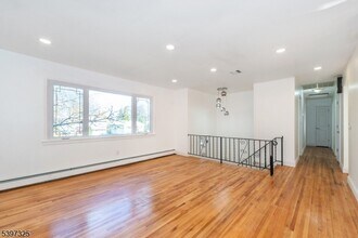 4 Maureen Ct in Parsippany Troy Hills, NJ - Building Photo - Building Photo