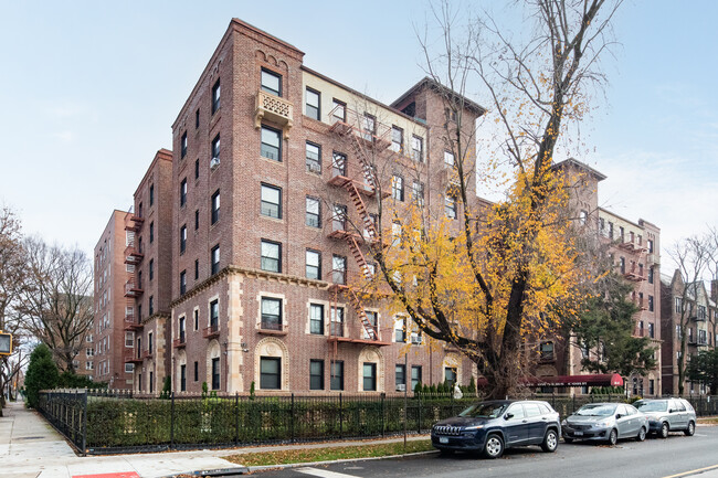 8511 Lefferts Blvd in Kew Gardens, NY - Building Photo - Primary Photo