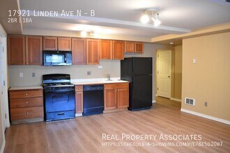 17921 Linden Ave N in Shoreline, WA - Building Photo - Building Photo