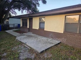 1644 Crystal Park Cir in Lakeland, FL - Building Photo