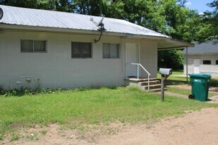102 Pecan Ln in Okolona, MS - Building Photo