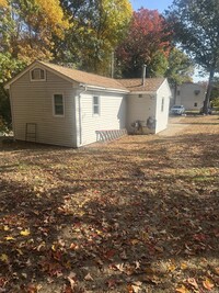 89 N Turnpike Rd in Wallingford, CT - Foto de edificio - Building Photo