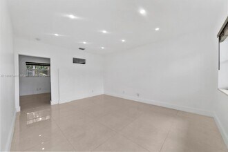 1565 NE 110th Terrace in Miami, FL - Building Photo - Building Photo