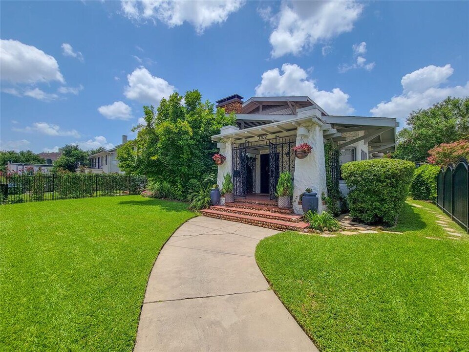 3702 Audubon Pl in Houston, TX - Building Photo