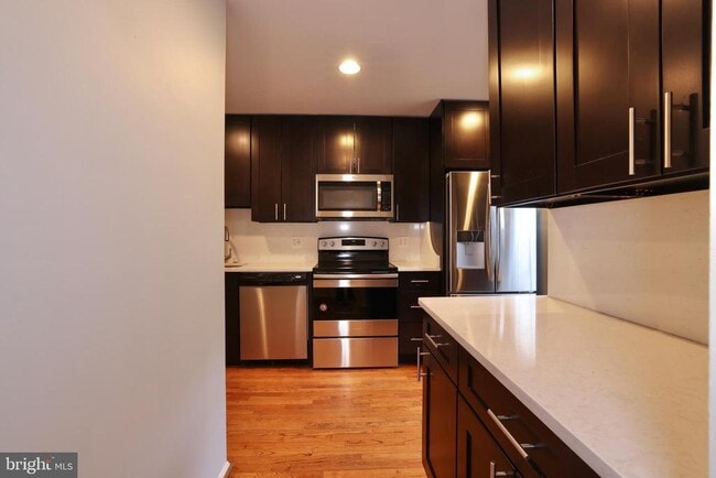 property at 935 S Rolfe St