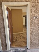 5081 River Glen Dr in Las Vegas, NV - Building Photo - Building Photo