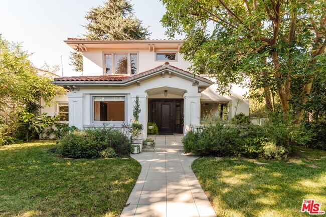 2027 Canyon Dr in Los Angeles, CA - Building Photo - Building Photo