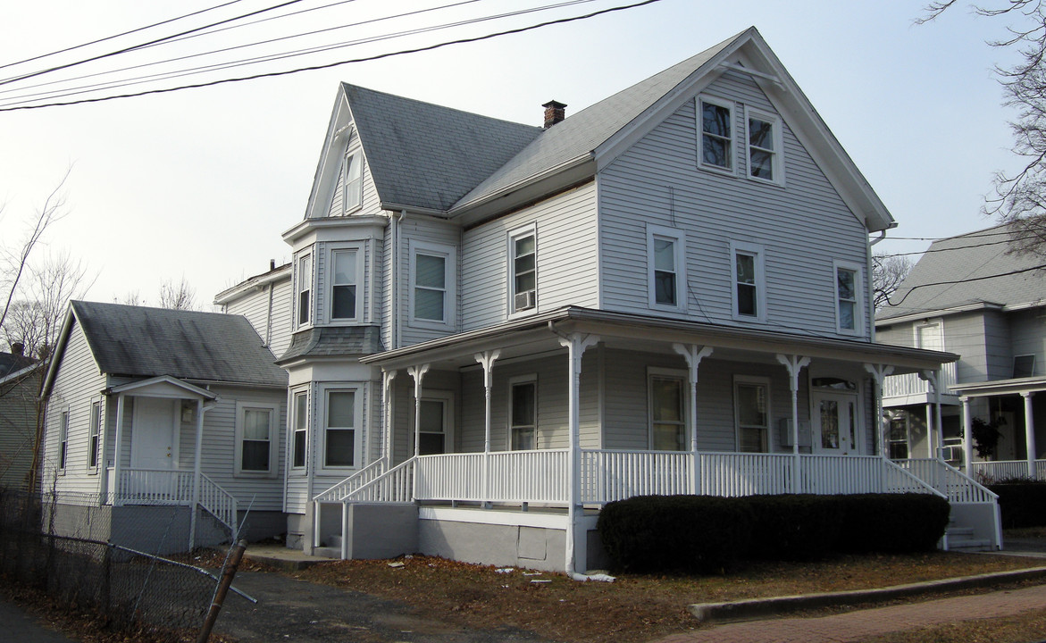 5 W Main St in Norwalk, CT - Building Photo