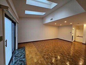 806 Spinnaker Ct in Secaucus, NJ - Foto de edificio - Building Photo