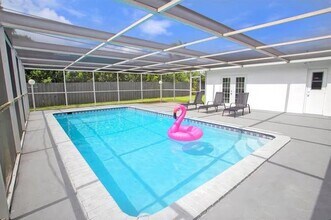 21000 Highland Lakes Blvd in North Miami Beach, FL - Building Photo - Building Photo