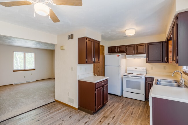Briarwood Townhomes in Latrobe, PA - Building Photo - Interior Photo