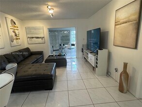 6050 NW 64th Ave in Tamarac, FL - Building Photo - Building Photo