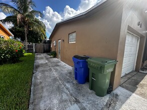6711 NW 1st Ct in Margate, FL - Foto de edificio - Building Photo