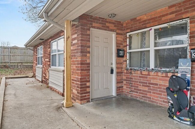 property at 704 W Oak St