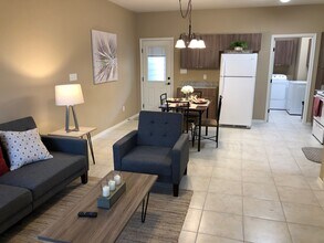 2206 E US Highway 281, Unit B-11 in Hidalgo, TX - Building Photo - Building Photo