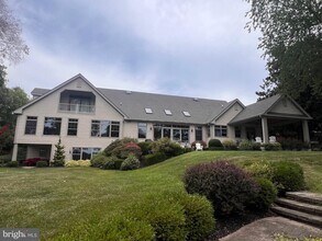 10092 3rd Point Rd in Chestertown, MD - Building Photo - Building Photo