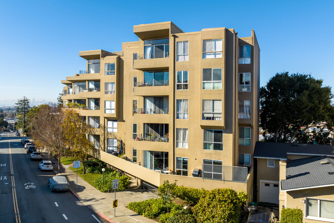 Heritage of Claremont in Oakland, CA - Foto de edificio