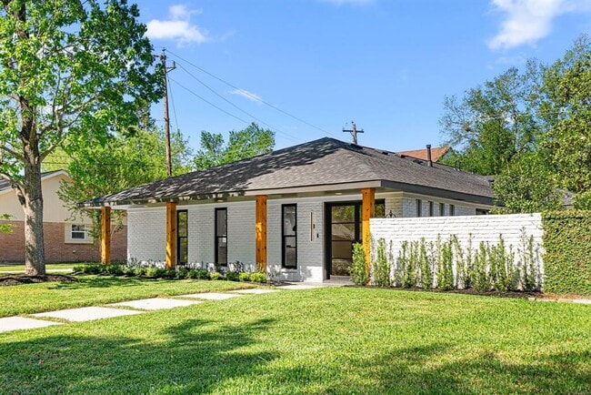 property at 2506 Briarbrook Dr