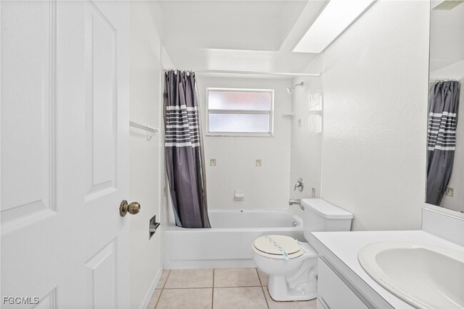 property at 1425 SW 10th St