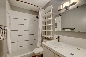 2302 East Side Dr in Austin, TX - Building Photo - Building Photo