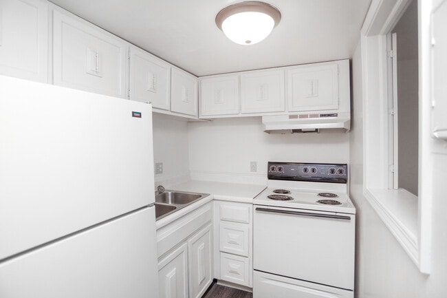 Dublin Glen Apartments in Brownsburg, IN - Foto de edificio - Interior Photo