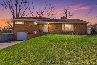 2220 E Stadium Blvd in Ann Arbor, MI - Building Photo - Building Photo