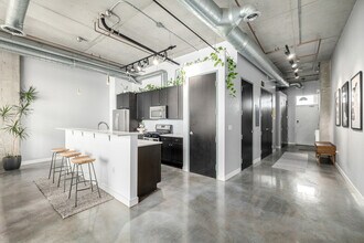 2899 N Speer Blvd, Unit 203 in Denver, CO - Building Photo - Building Photo