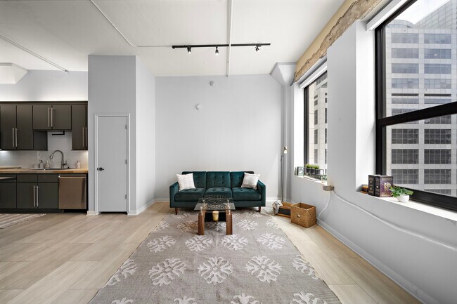705 Main St, Unit #605 in Houston, TX - Foto de edificio - Building Photo