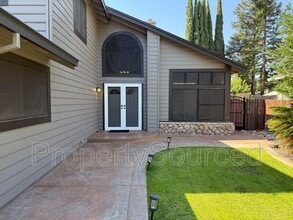 1553 Daniels St in Manteca, CA - Building Photo - Building Photo