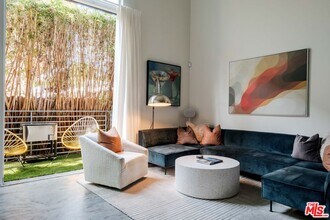 1220 N Orange Grove Ave in West Hollywood, CA - Building Photo - Building Photo