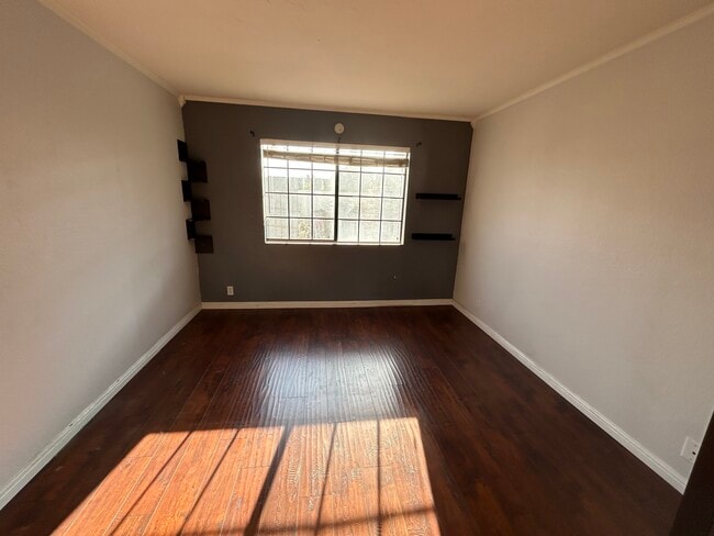 2599 Walnut Ave in Signal Hill, CA - Foto de edificio - Building Photo
