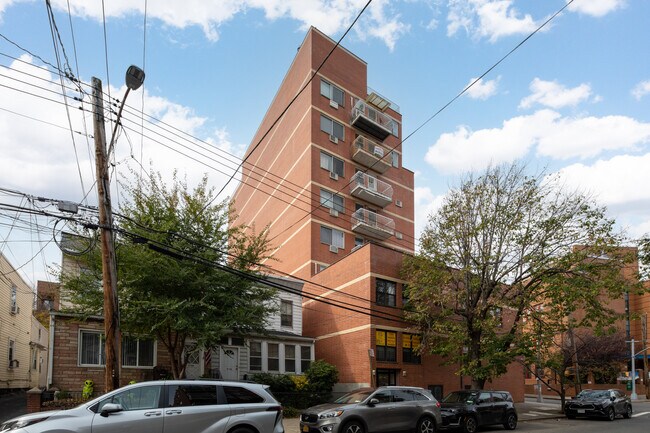 13616 31st Rd in Flushing, NY - Building Photo - Building Photo