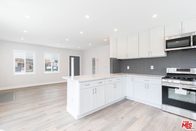 3872 Bentley Ave in Culver City, CA - Foto de edificio - Building Photo