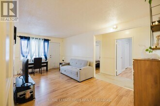 2044 Arrowsmith Dr in Ottawa, ON - Building Photo - Building Photo