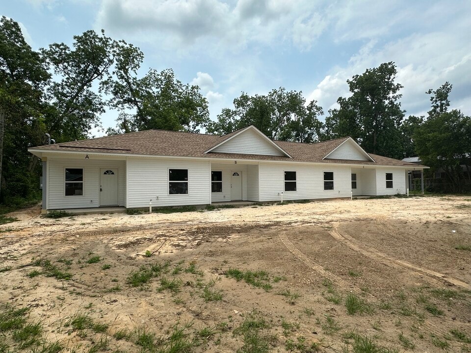 1205 Winona Ave, Unit A in Waycross, GA - Building Photo
